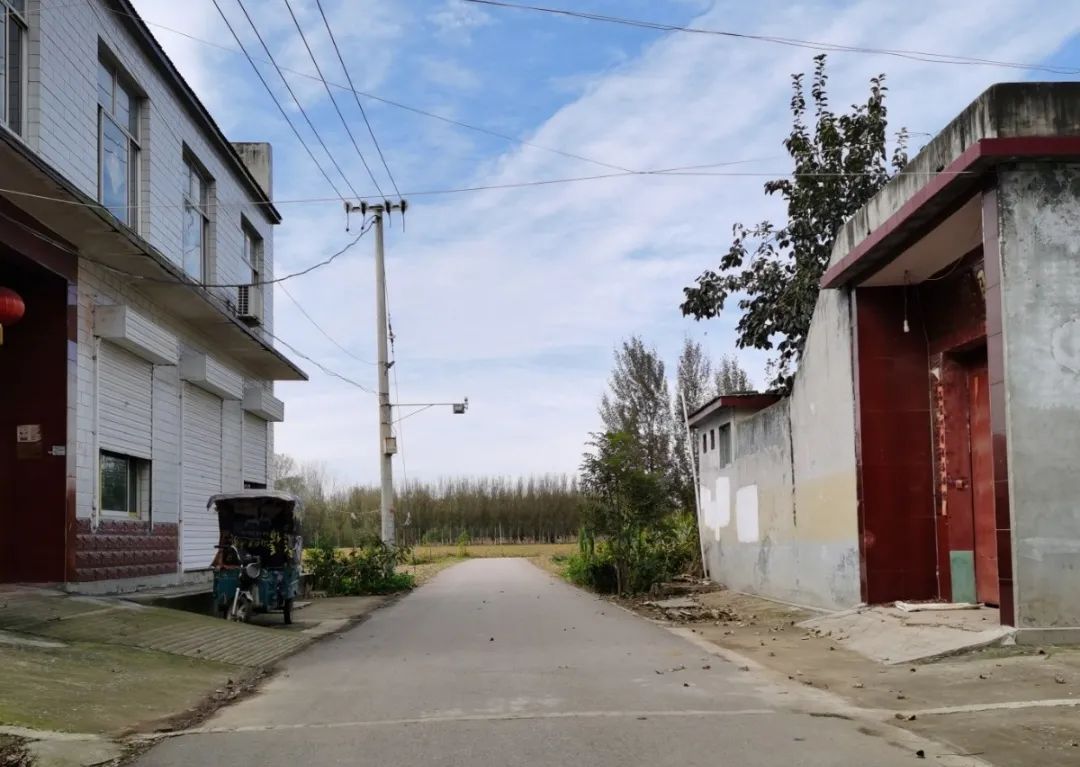 地处汶上县西南部,东邻 a target="_blank" href="/item/南站镇