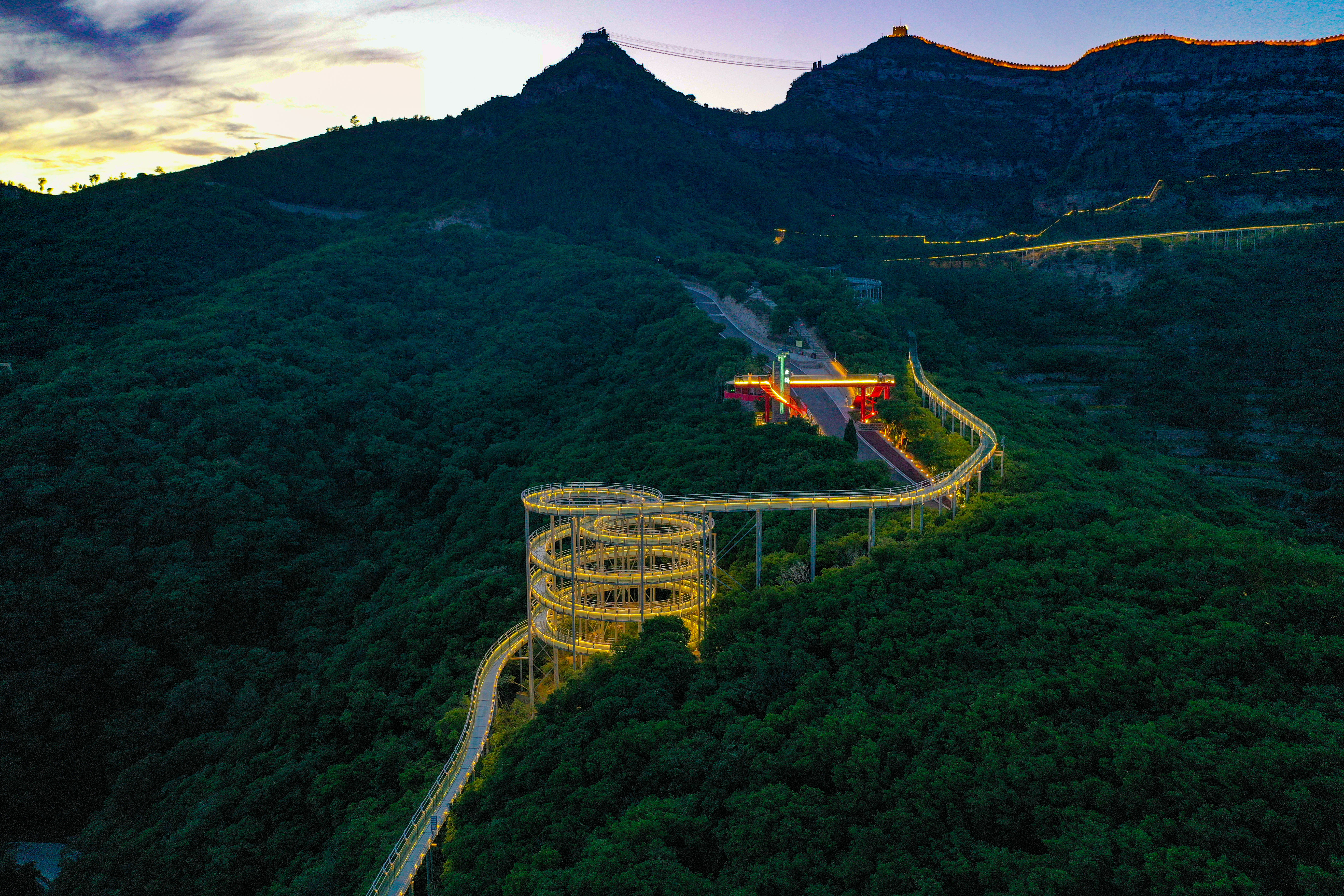  p data-id="slbeljhc8roe">淄博红叶柿岩旅游区位于山东省淄博市.