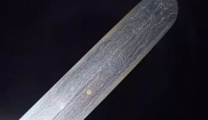 古代宝刀宝剑上为啥有花纹？日本波浪刀纹与中国马齿嵌钢谁更高端_百科TA说