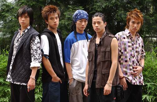  p>《紫禁之巅》是由 a target="_blank" href="/item/杨玄/6739326"