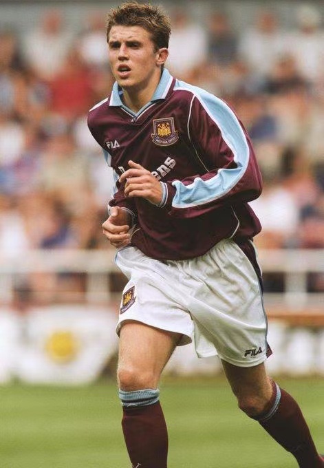  p>迈克尔·卡里克(michael carrick),1981年7月28日出生于英国东北部