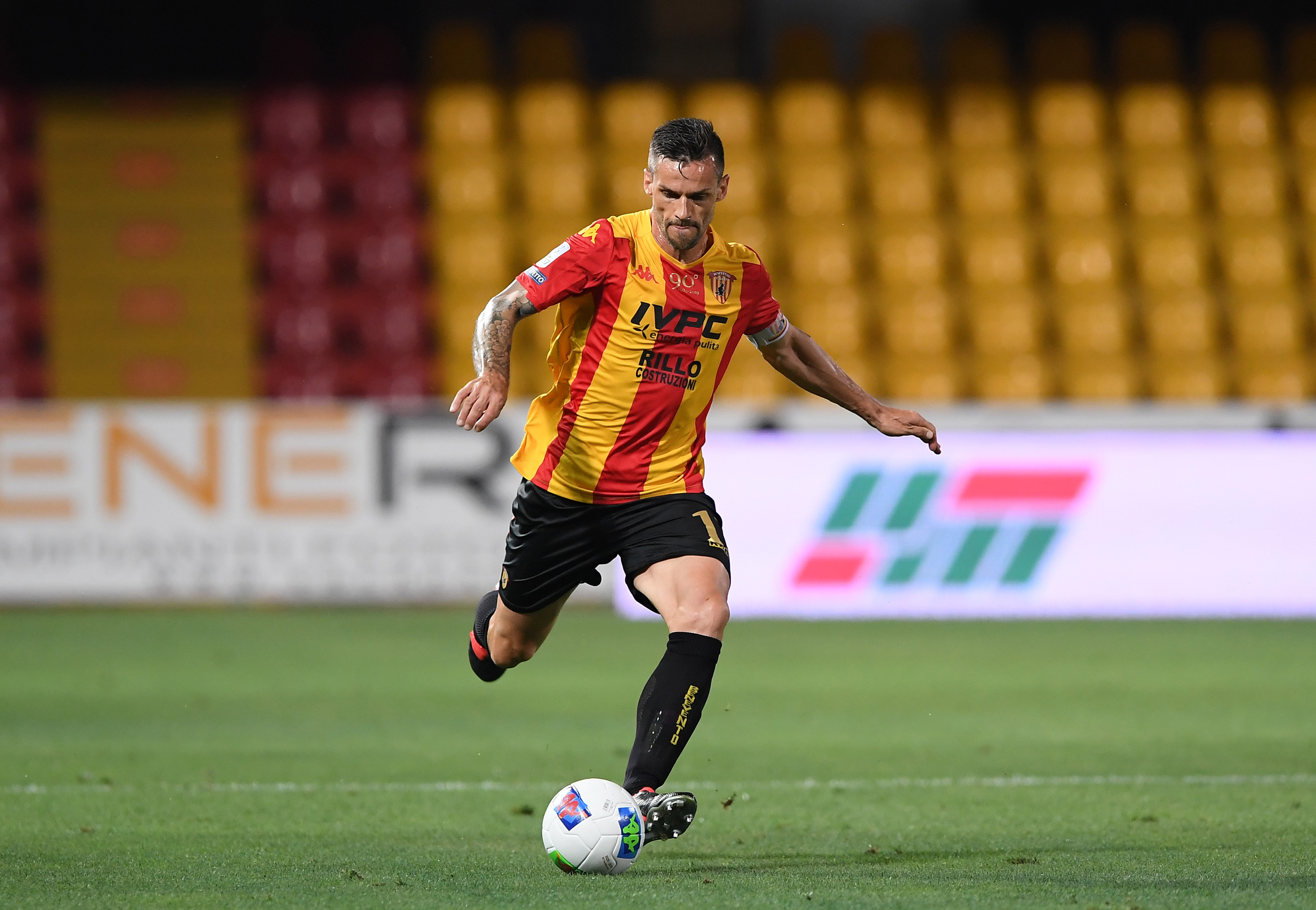  p data-id="gnbuq7bpge">克里斯蒂安·马乔(c