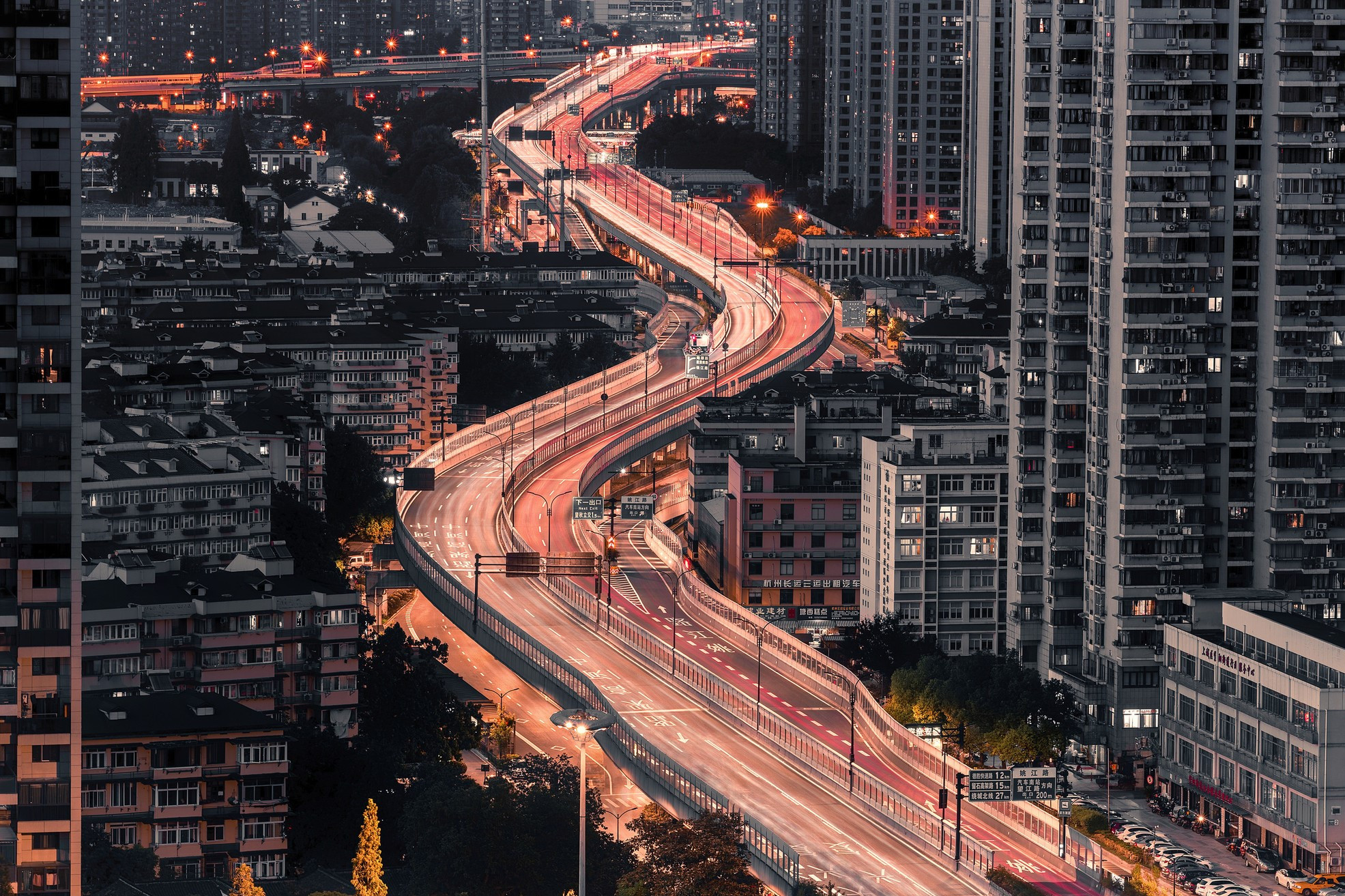  p>秋石高架路(qiushi eleveted expressway)是中国浙江省杭州市境内