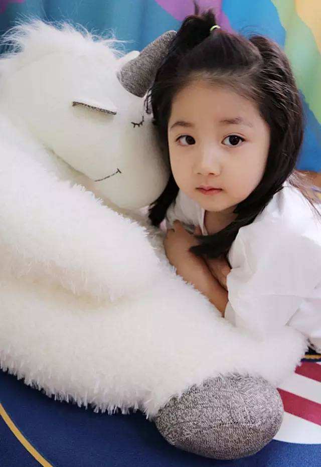  p>丛尚 i>(别名:小葱花) /i>,女,2013年5月4日出生于吉林省长春市,曾