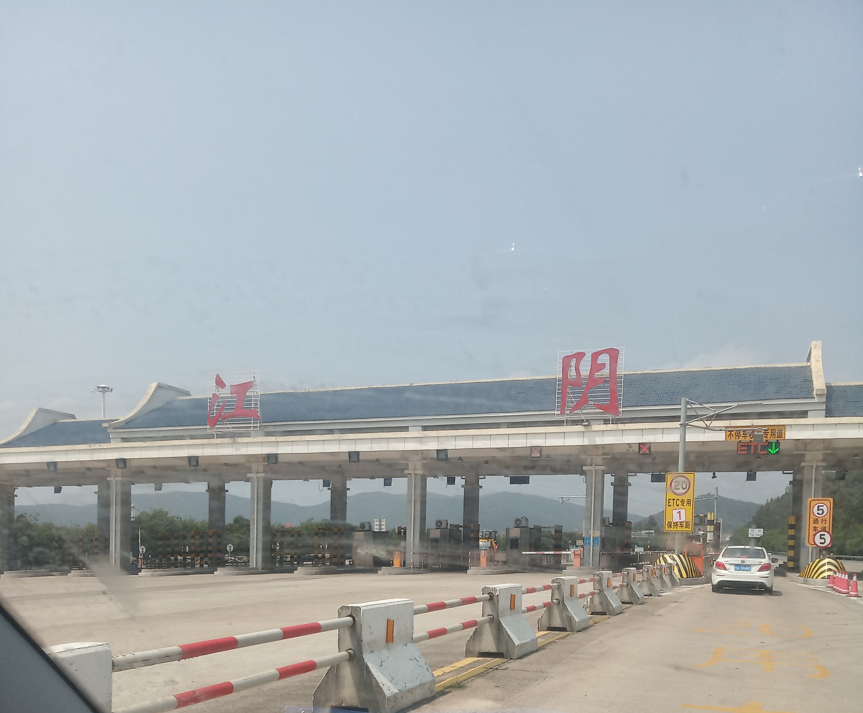 厦门高速公路 i>(fuzhou-xiamen expressway) /i>,简称"福厦高速公路"
