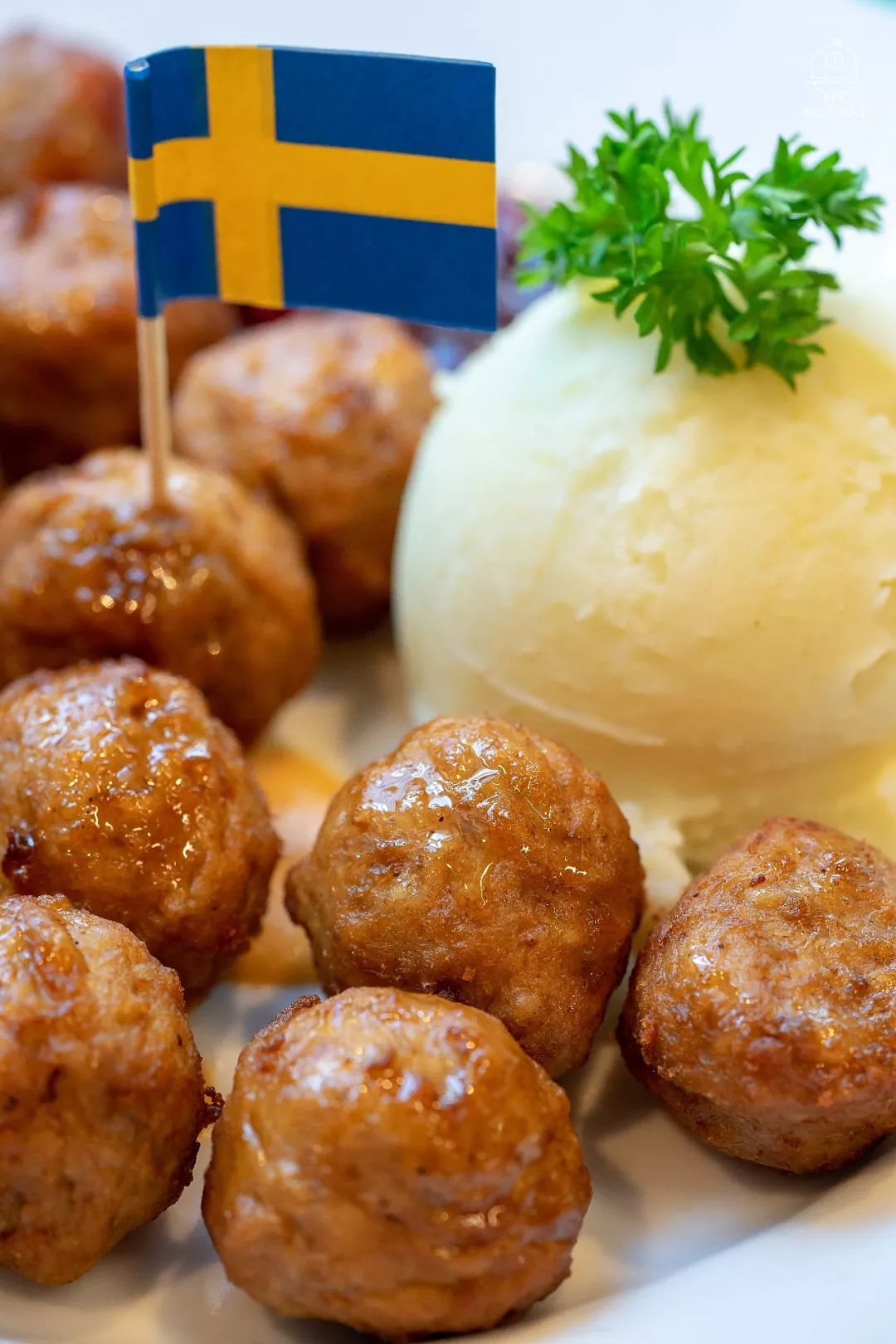 馅,橄榄油,清水,面包糠,鸡蛋,酱油,盐,黑胡椒碎,黄油,双鲍菇,淡奶油