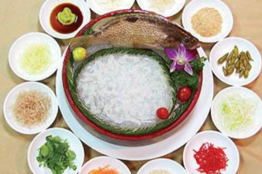  p>菊花鱼生是广东省顺德地区一道特色传统名菜, a href="#" data