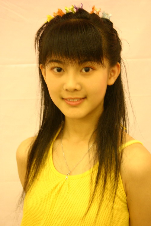 谢雅雯,1990年5月6日出生于广州,2005快乐中国蒙牛酸酸乳超级女声