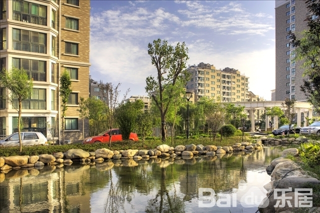  p>巴黎花园地处济南市中心大明湖畔明湖西路303号.