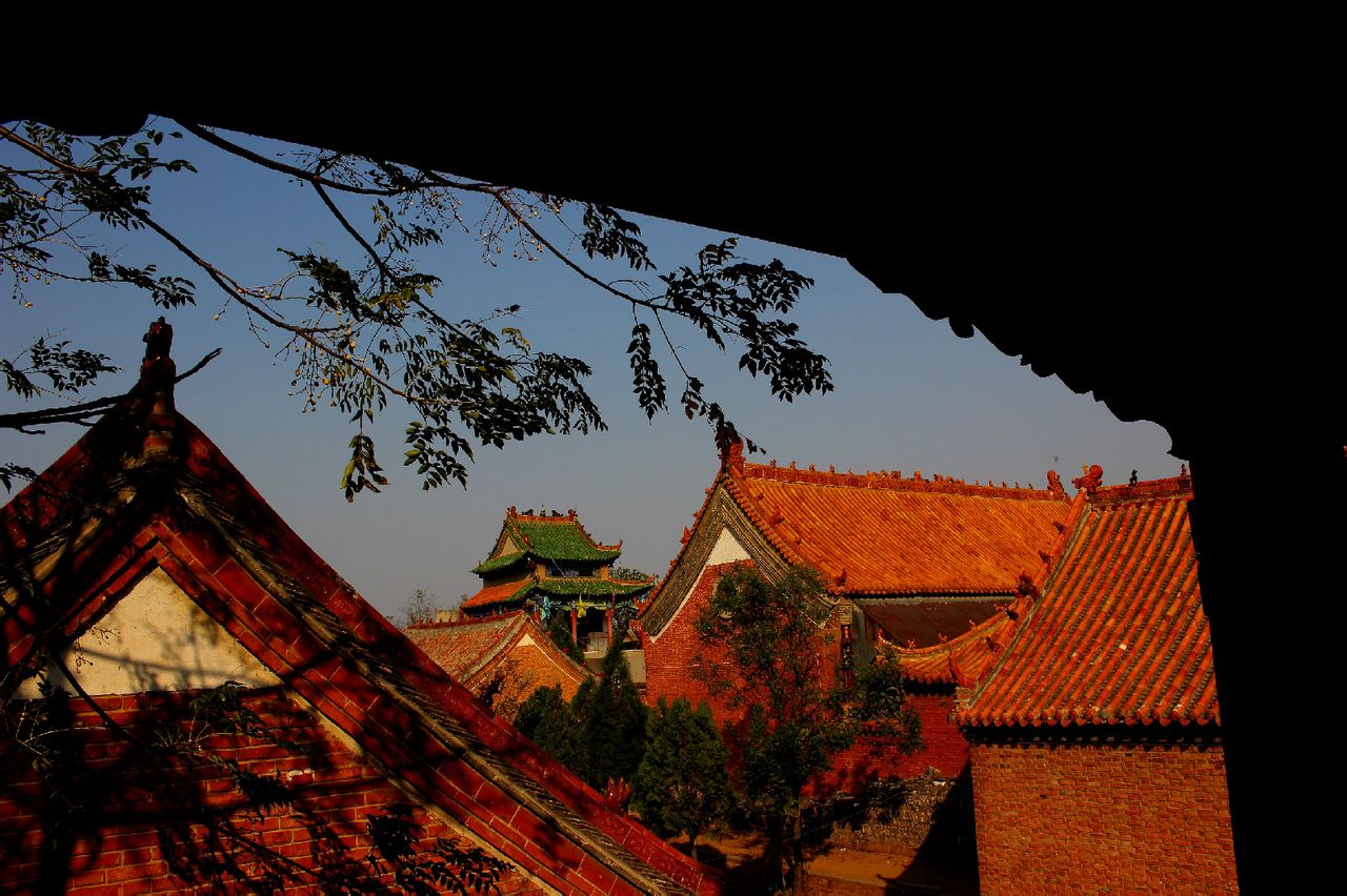  p data-id="gn6q97iwr6">新郑东岳庙位于河南省新郑市东北的 a