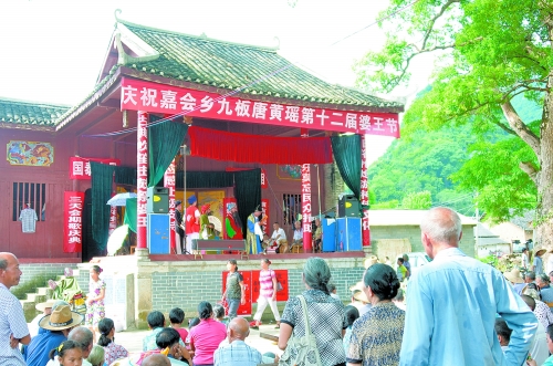 位于恭城瑶族自治县东北部,东与湖南江永县粗石江镇交