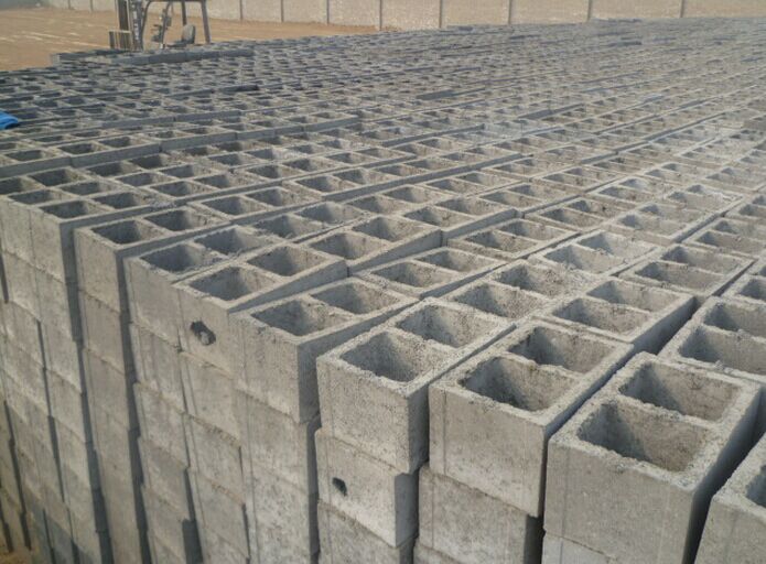  p>炉碴砖原名煤碴砖,是利用工业废弃炉渣作为主要原料,加入一定量的