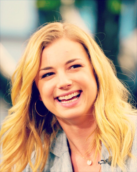  p>艾米丽·万凯普(emily vancamp),1986年5月12日出生于 a target="