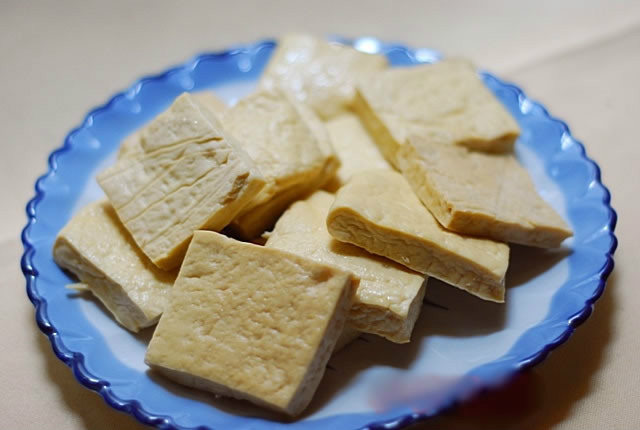  p>酿豆干跟广东 a target="_blank" href="/item/客家酿豆腐">客家酿