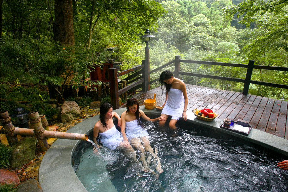  p>宁海温泉,坐落在 a target="_blank" href="/item/宁海县/11049768