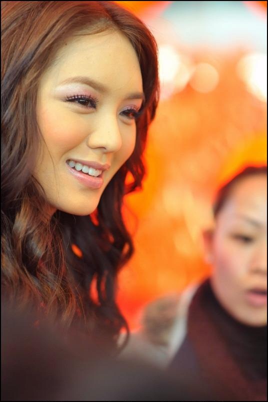  p>官恩娜,1979年7月9日生于大溪地,中国香港女歌手,演员.