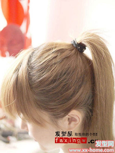  p data-id="gnyudnnocu">花苞头是一种发型,根据发型的样子类似于