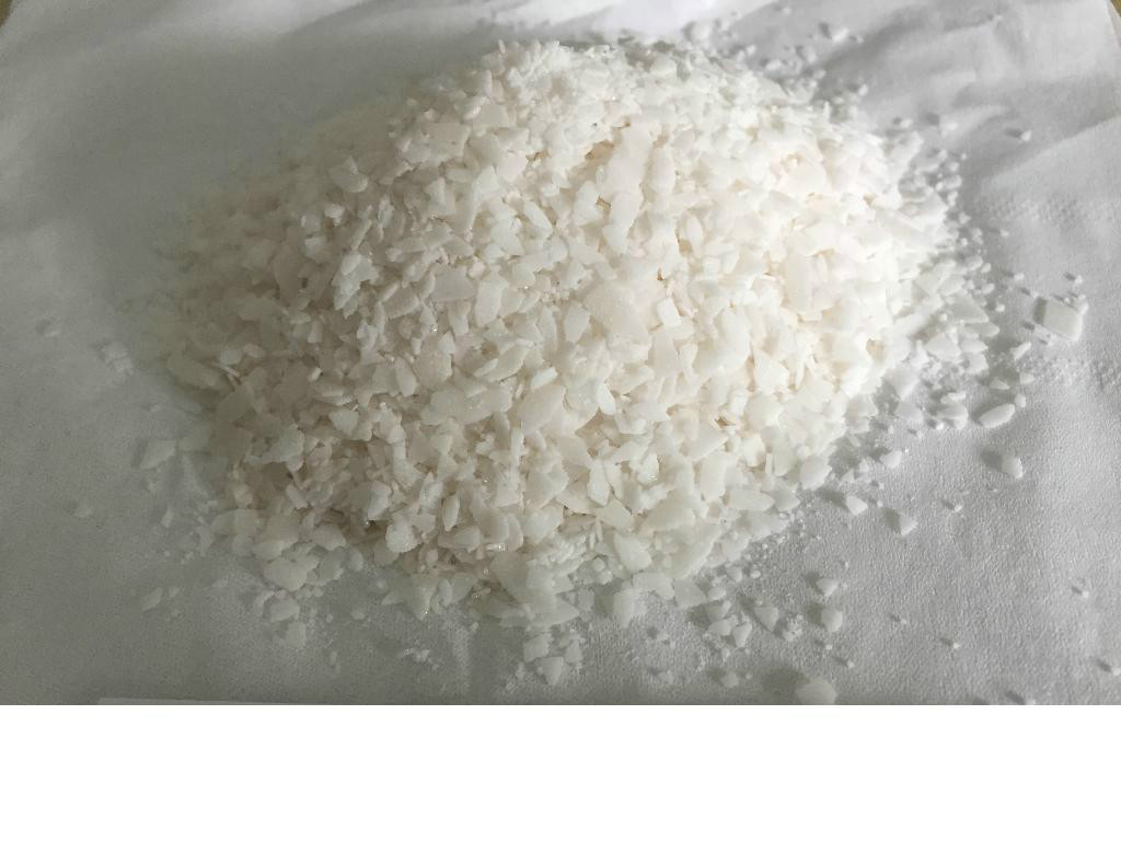 为白色结晶粉末,有难闻的苯酚气味.