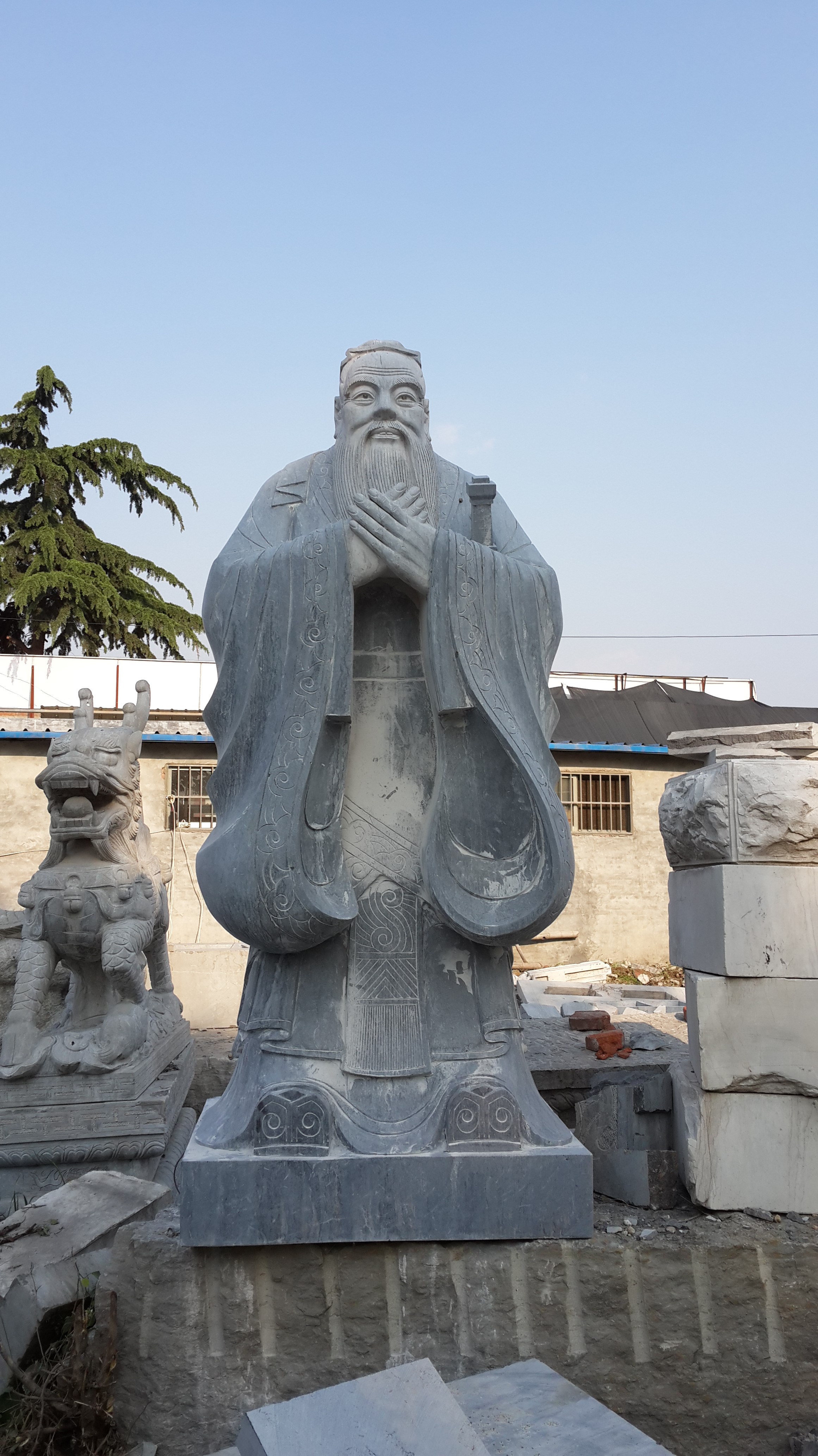 石雕孔子像