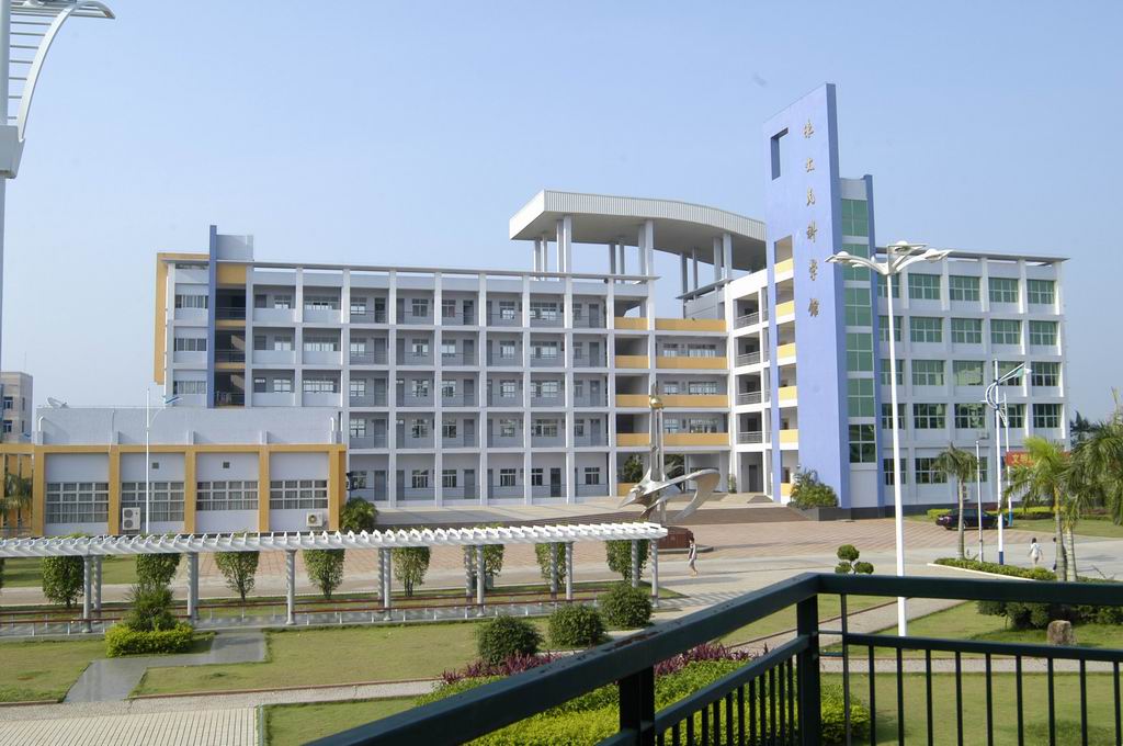  p>海南省文昌市华侨中学( i>hainan wenchang huaqiao middle school
