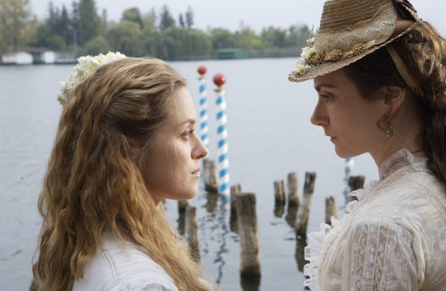 《灵契》是由tim fywell执导,由anna madeley,zoe tapper主演的电影