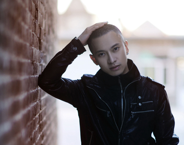  p data-id="gnbrn0tmbt">赵越,中国男歌手.