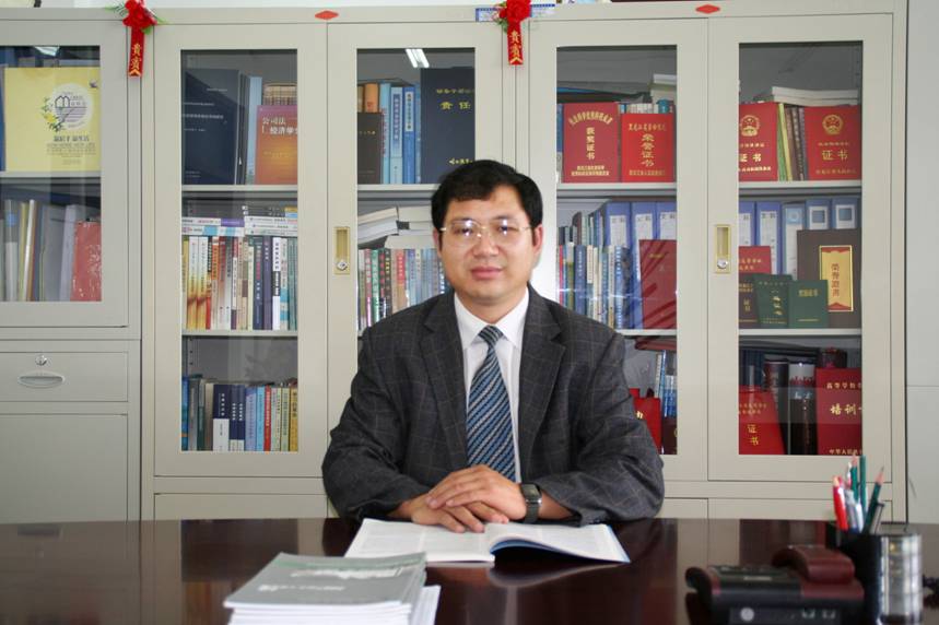  p>王曙光,男,汉族,1963年5月出生,山东省青岛市人,中共党员,注册会计