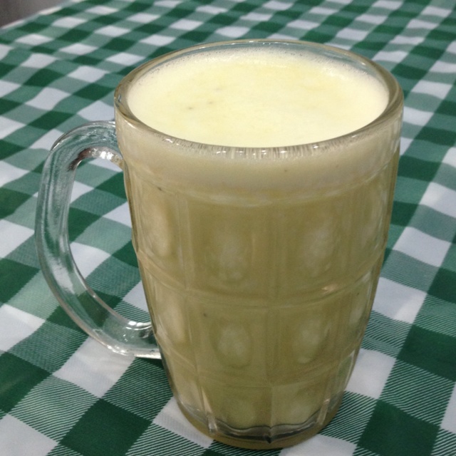  p>将南瓜泥,香蕉切片,牛奶,蜂蜜倒入搅拌机打1分钟左右即可. /p>