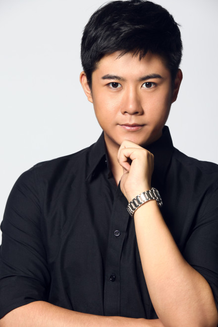  p>张毅文,1990年6月10日出生于甘肃兰州,中国内地男主持人.