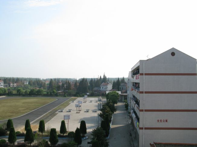  p>汉川四中创建于1956年7月,座落在汉川西部古镇脉旺镇. /p>