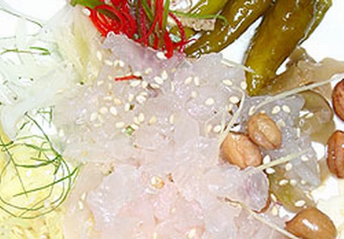  p>菊花鱼生是广东省顺德地区一道特色传统名菜, a href="#" data