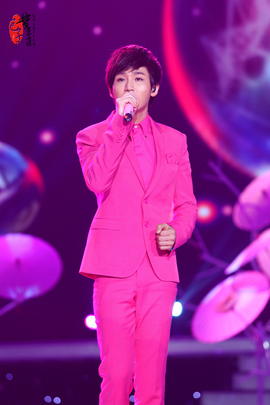  p>李炜,1988年12月6日出生于福建省连江县,中国内地男歌手,毕业于 a