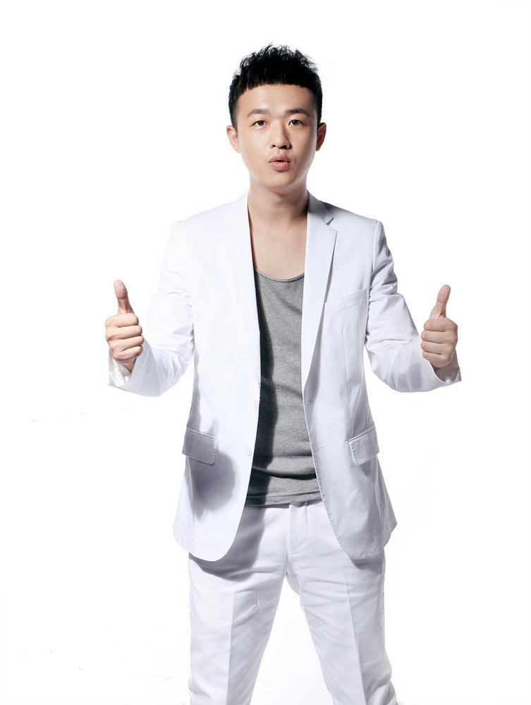  p>包贝尔,原名艾志超,1984年5月3日出生于黑龙江省哈尔滨市,中国内地