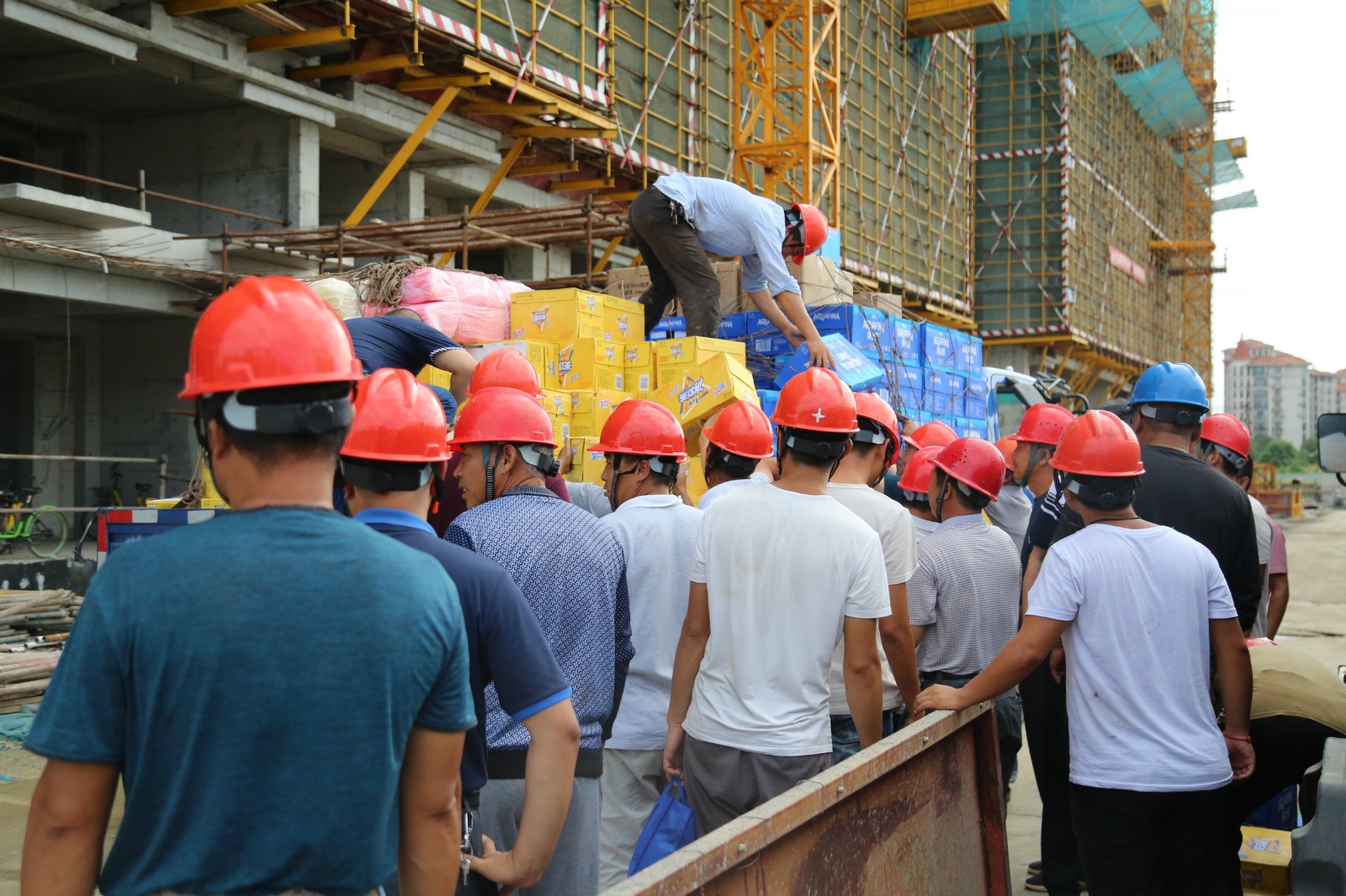 苗晓强,男,汉族,1972年生,江苏无锡人,捷威集团董事长.