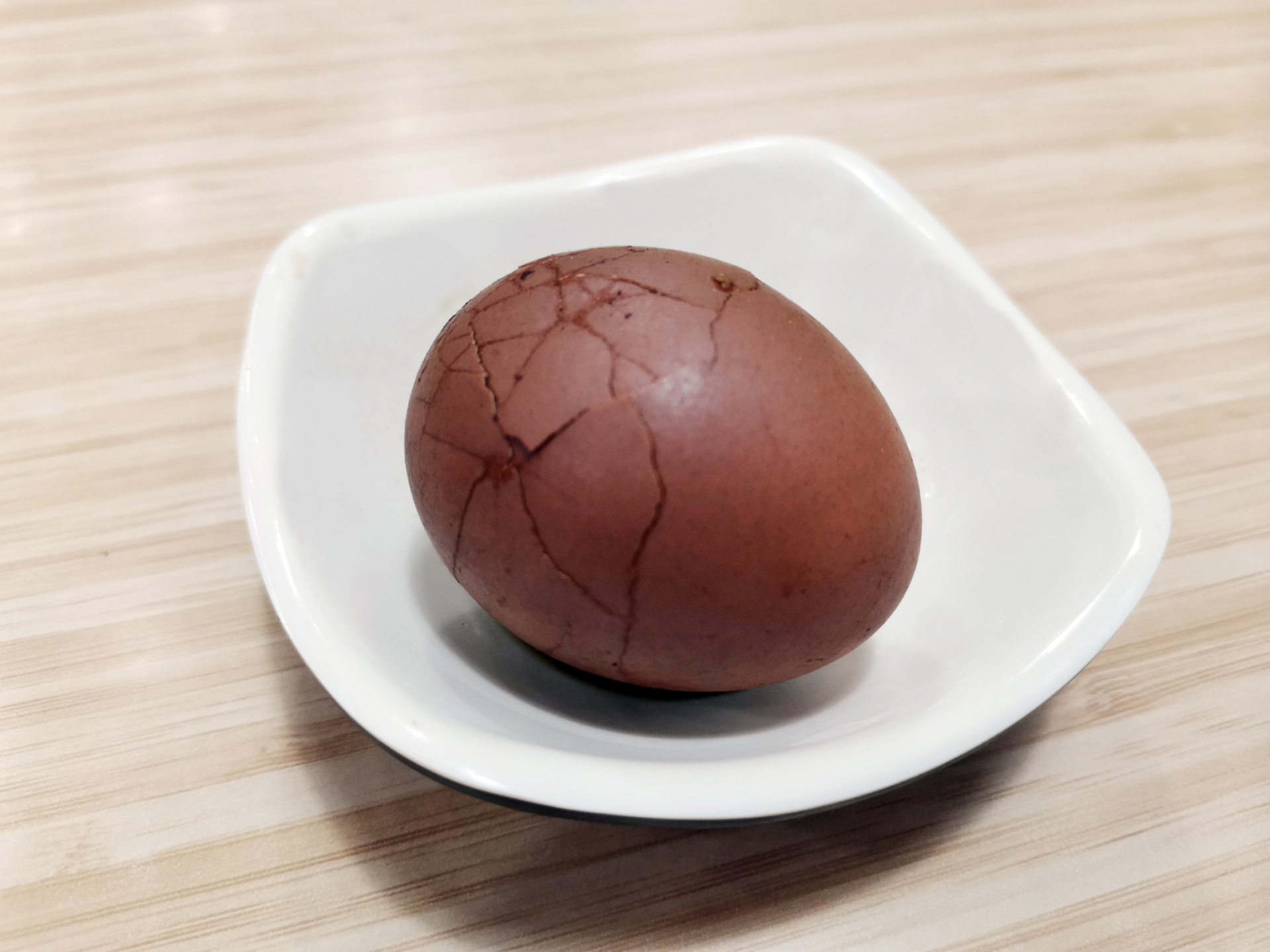  p>五香茶叶蛋,是中国人最早发明的家常美食,与一般的茶叶蛋相比,制作