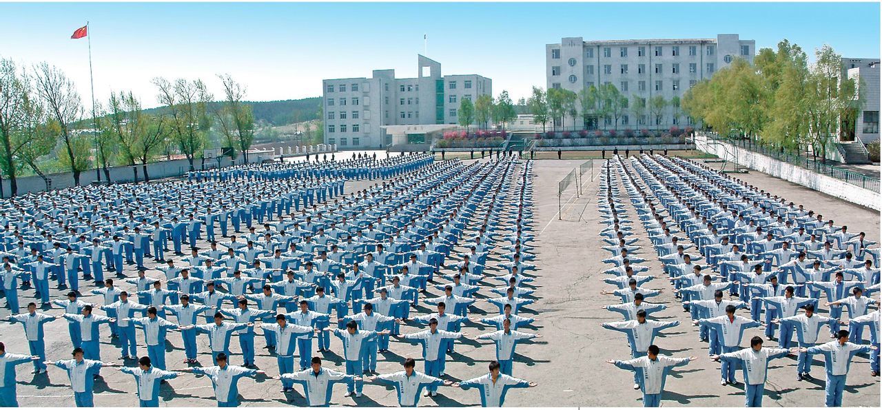  p>辽源市实验高中是一所公立的省级重点高级中学,创建于2001年,占地