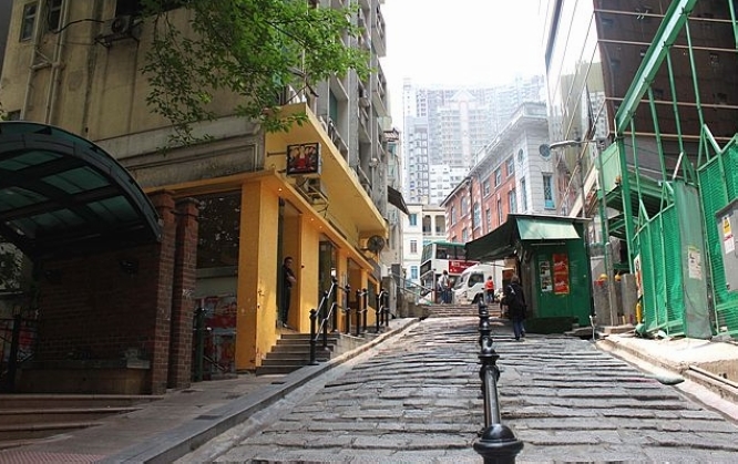  p>香港石板街,其实即砵甸乍街,位于 a target="_blank" href="/item