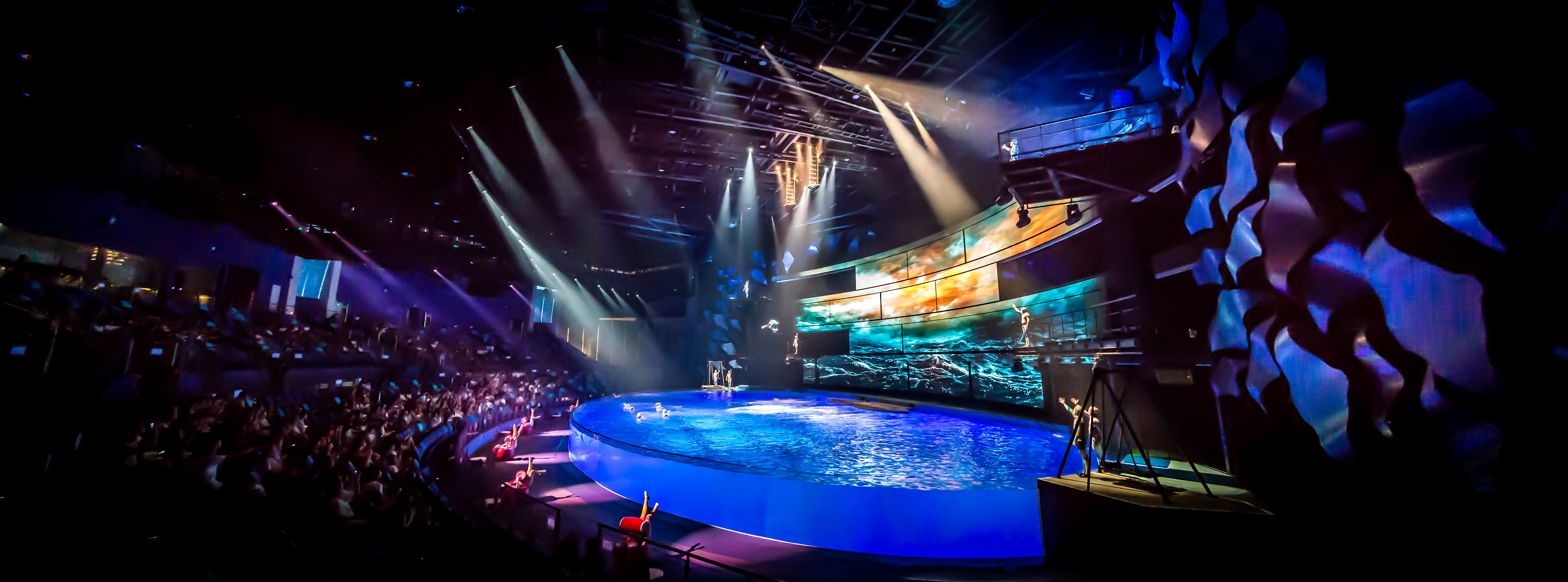  p>《c秀》是由复星旅游文化集团打造的大型原创驻