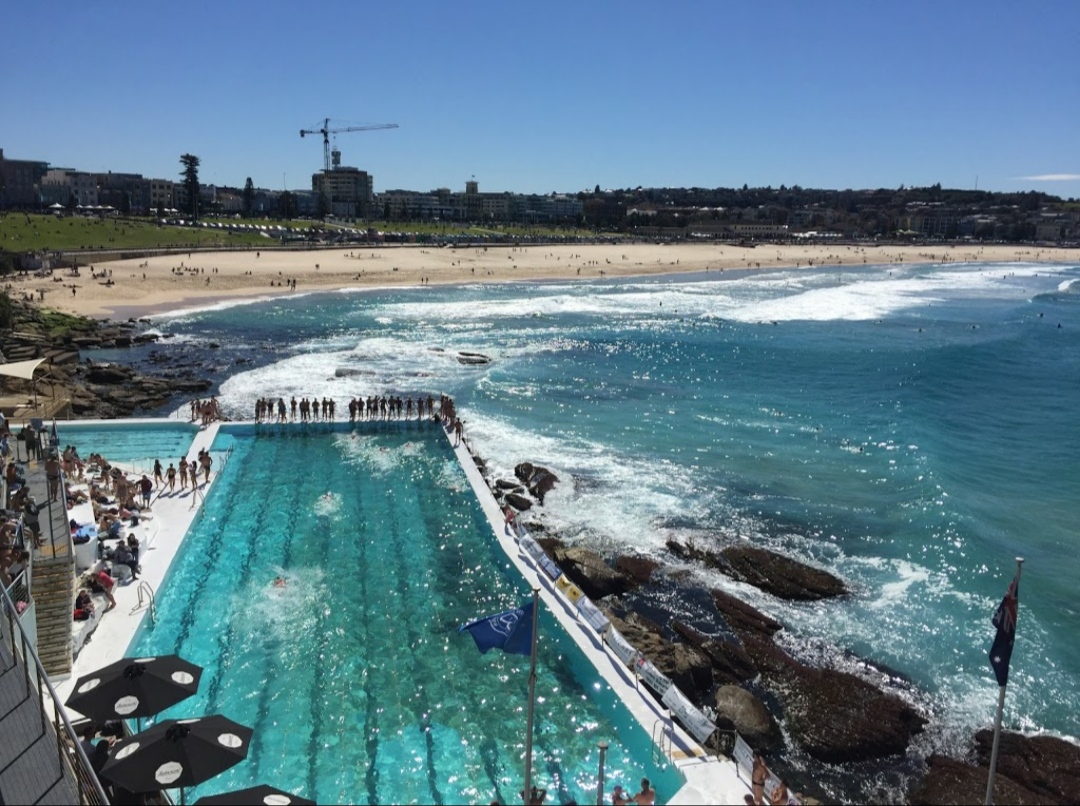  p>邦迪海滩(bondi beach)位于 a target="_blank" href="/item/新南