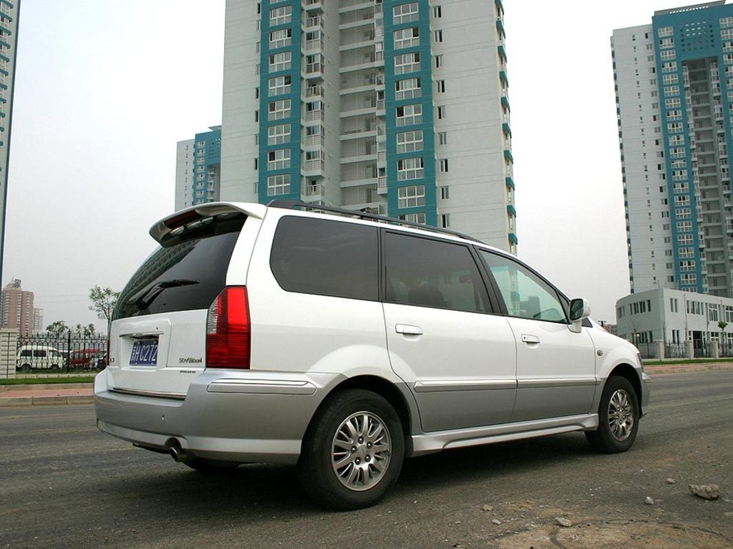  p data-id="gnwntdorww">三菱菱绅是引进自台湾中华汽车的 savrin,而