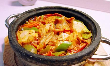  p>泥鳅钻豆腐又名 a target="_blank" href="/item/貂蝉豆腐/3738364