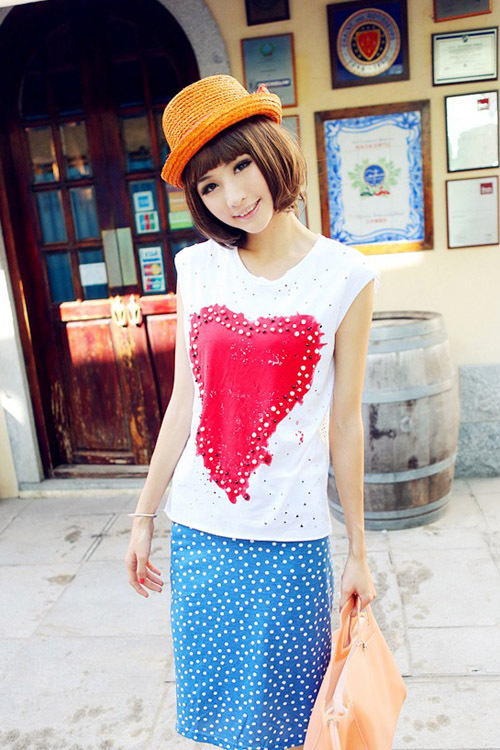  p>罗莉/萝莉/罗利/loli形容年纪很小,但是外表非常可爱的小女生.