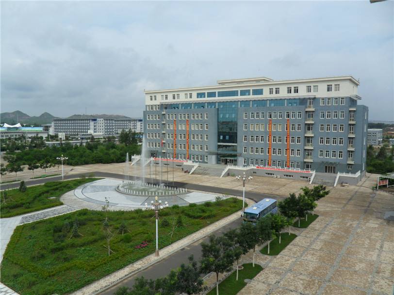  p>赤峰工业职业技术学院是在原内蒙古纺织工业学校基础上,经 a