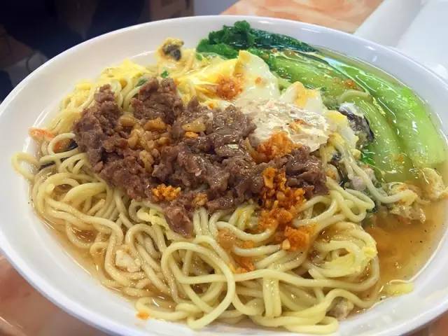  p>炊面也叫蒸面是这几年才流行起来的潮汕美食,据说是一个普宁做 a