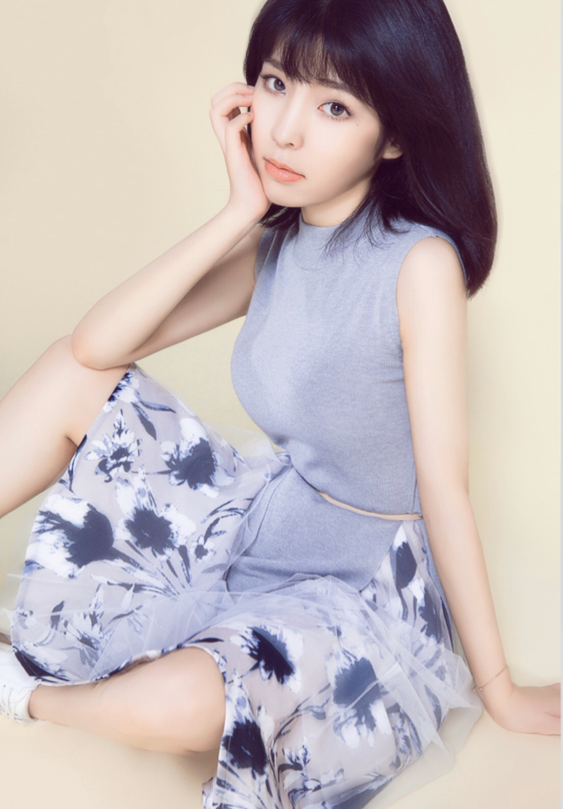  p>龙然,1994年11月20日出生于山西省祁县,中国内地女演员.