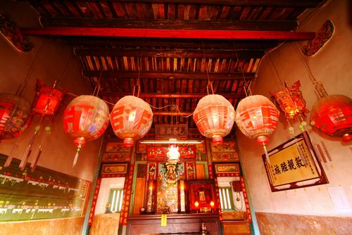  p>薛家古厝位于高雄市左营区廍北里海平路40号,是一个典型的闽南式