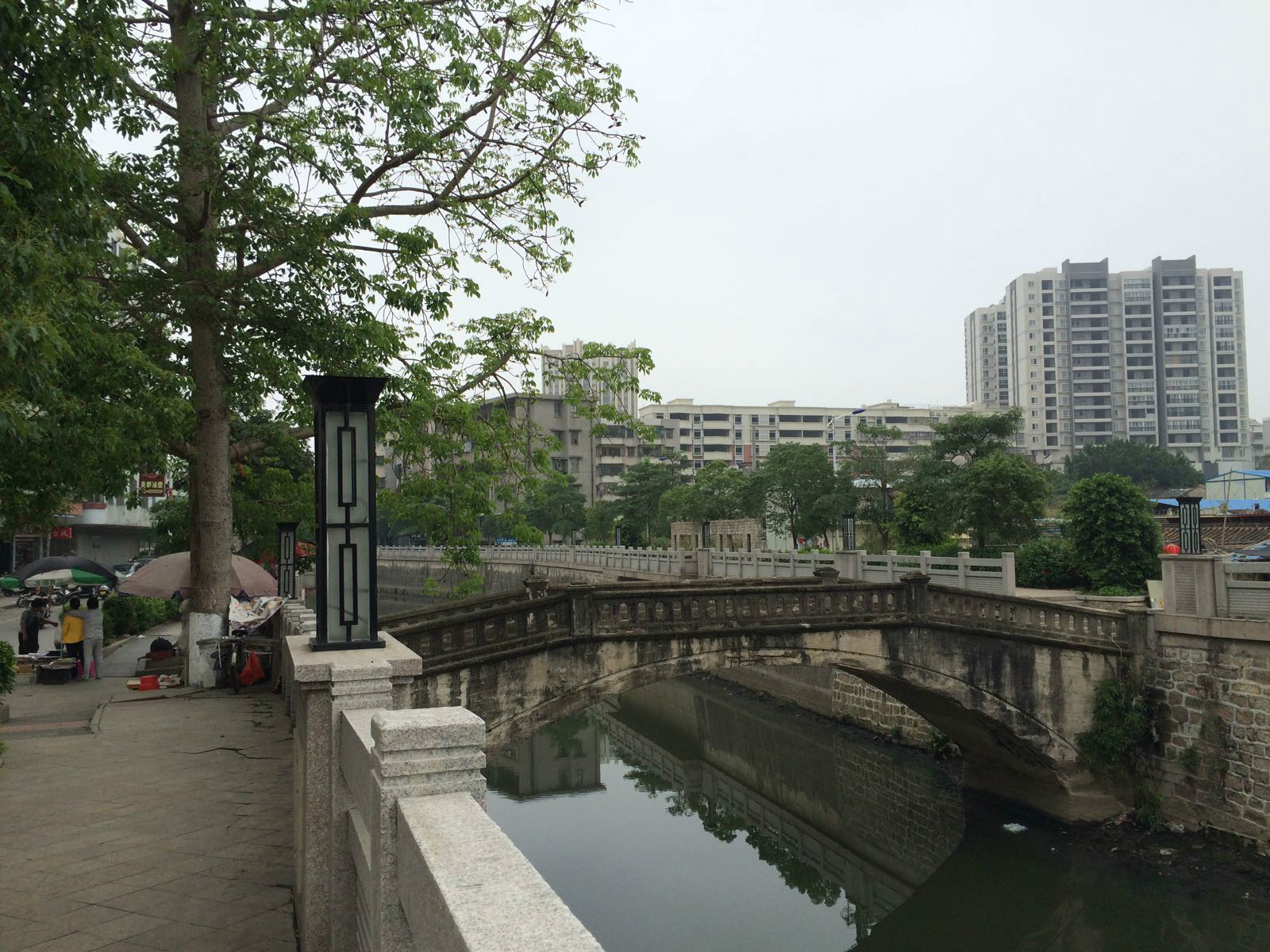 ">棉城镇是一个已于1994年撤销的历史行政机构的名字,位于潮阳市县城