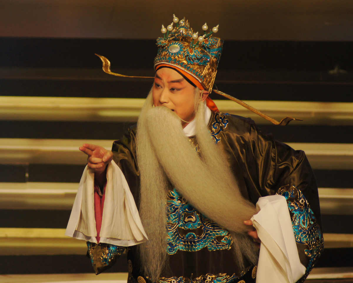  p data-id="gnyweoqucq">鲁肃,汉族,1988年生,2005年毕业于北京戏曲