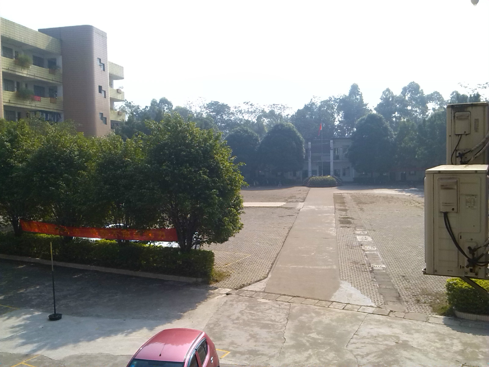  p>贵港市贵糖学校创建于1956年,是一所半封闭式的 a target="_blank"