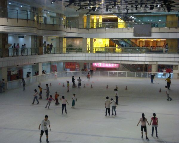 光明广场溜冰场